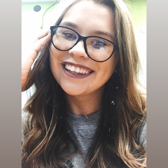 Profile Picture of Kalista Pybus (@kalistapybus) on Poshmark