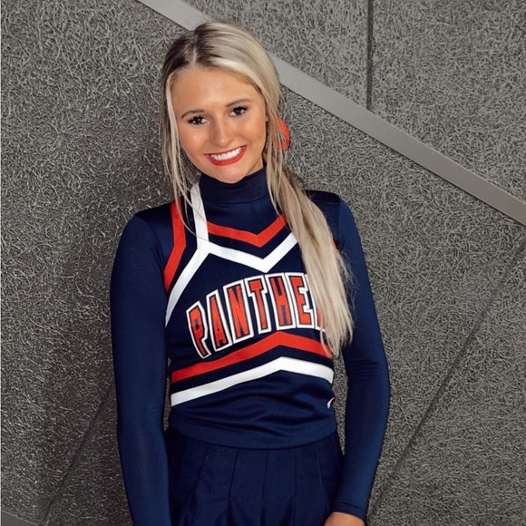 Profile Picture of Mattie Claire (@mattiemurray) on Poshmark