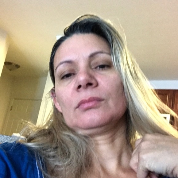 Profile Picture of Julia Alves (@juju571) on Poshmark