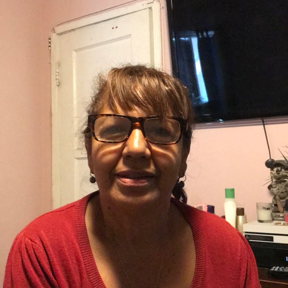 Profile Picture of Rosa Gonzalez (@rosa_c2727) on Poshmark