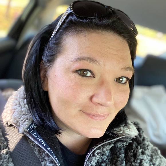 Profile Picture of Tonya Martz (@tonyamartz) on Poshmark