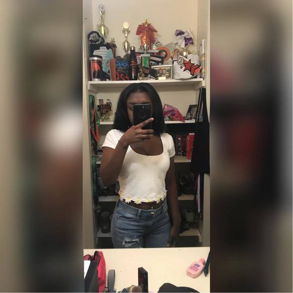 Profile Picture of Dovie Marië (@dovie_0130) on Poshmark