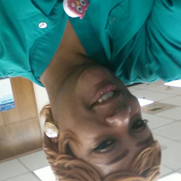 Profile Picture of Shawna Tucker (@shawnat41) on Poshmark