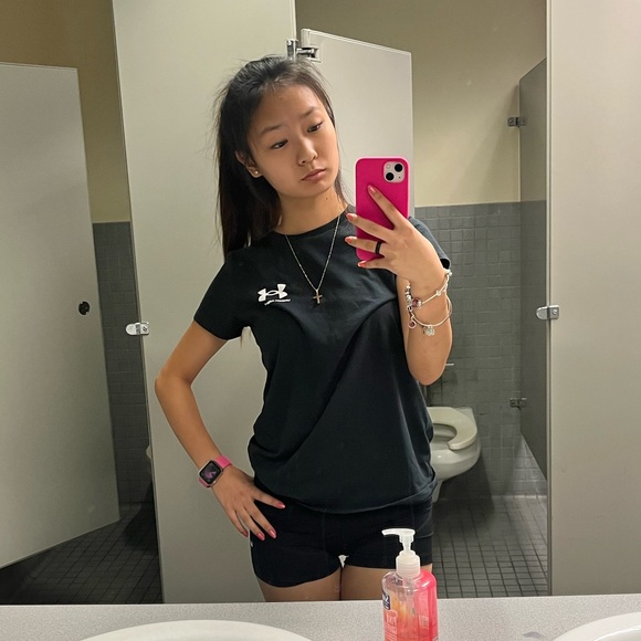 Profile Picture of Alice Yoo (@peachyyalice) on Poshmark