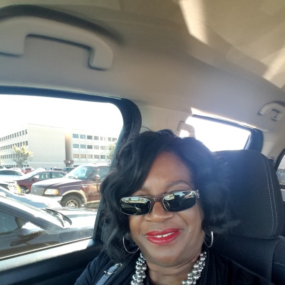 Profile Picture of Phyllis Coleman (@1stqueenbee) on Poshmark