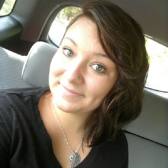 Profile Picture of Haley Waters (@haleymae21) on Poshmark