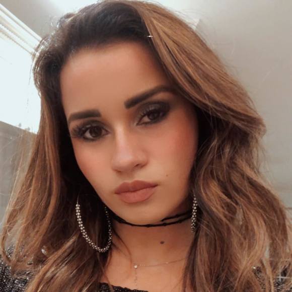 Profile Picture of Amanda Albuquerque (@aa136344) on Poshmark