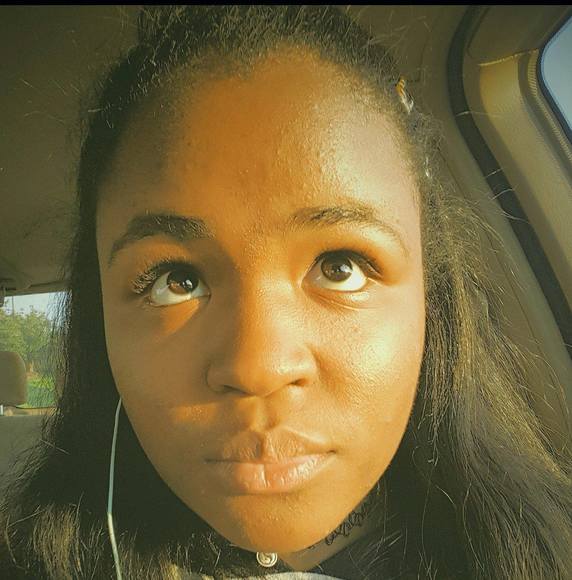 Profile Picture of Phallyn Dobey (@booknooknialler) on Poshmark