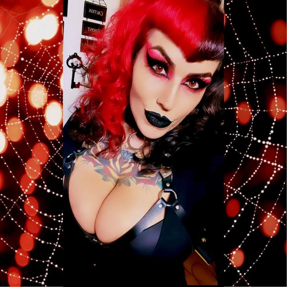 Darla rae Anne - Poshmark Profile Picture of Darla rae Anne (@darlaraedeadly) on Poshmark