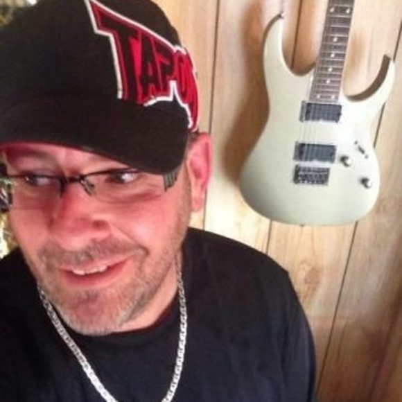 Profile Picture of Shawn Cormier (@dishpointer) on Poshmark