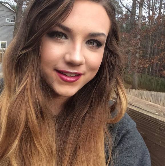 Profile Picture of Megan Godbee (@megangoodbee) on Poshmark