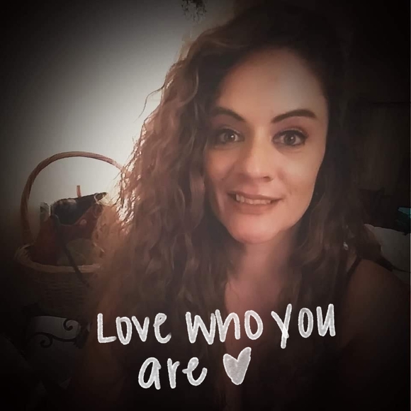 Profile Picture of Mandy Mcmaster (@mandy_mcmaster) on Poshmark