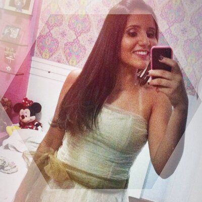 Profile Picture of Lara Oliva (@lara_oliva) on Twitter