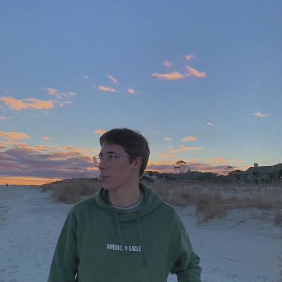 Profile Picture of Devin Gunter (@devingunter) on Poshmark