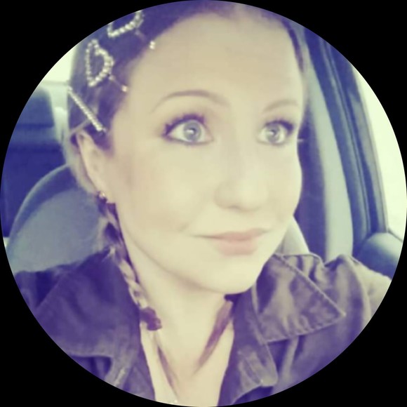 Profile Picture of Crystal Knapp (@itscrystallee) on Poshmark