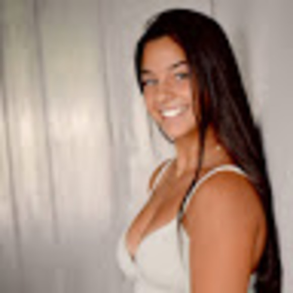 Profile Picture of Sienna Pezzella (@spezzella16) on Poshmark