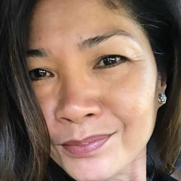 Profile Picture of Myra Wycoco (@myrawycoco) on Poshmark