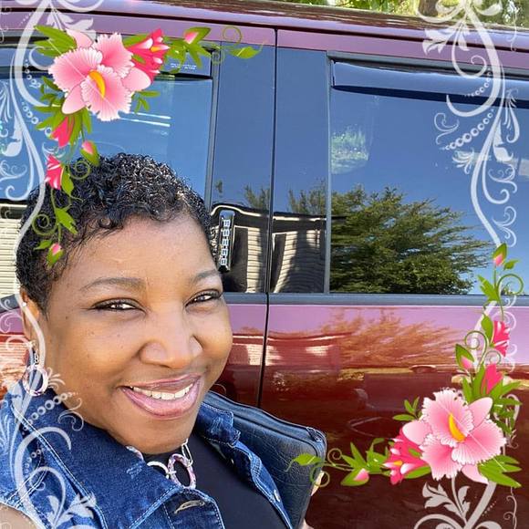 Profile Picture of Debra Wade (@renana4242) on Poshmark