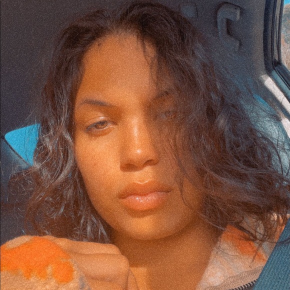 Profile Picture of Macy Akervik (@macy_akervik) on Poshmark
