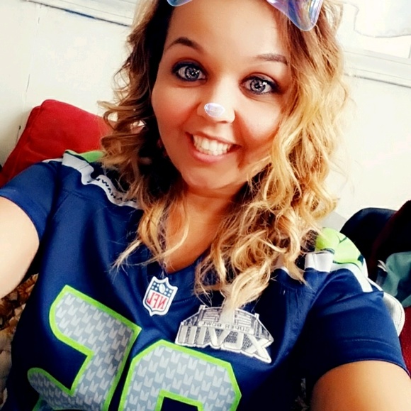 Profile Picture of Samantha Visaya (@samvisaya) on Poshmark