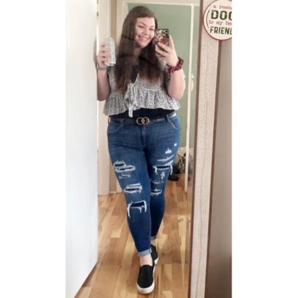 Profile Picture of Allie Johnson (@jallie60) on Poshmark