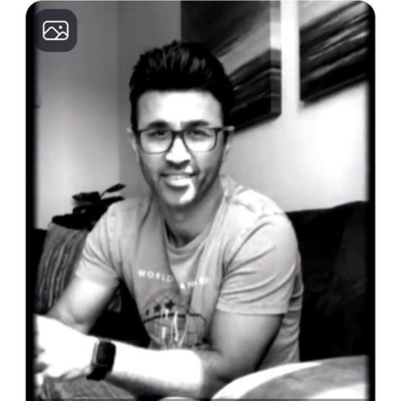 Profile Picture of John Alves (@johnalves374) on Poshmark