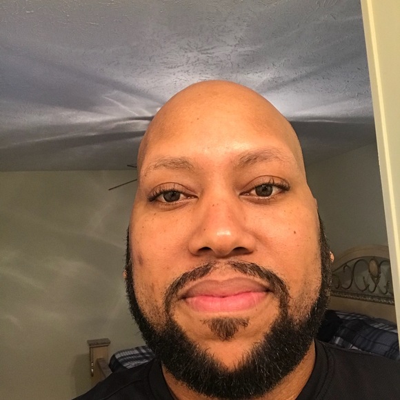 Profile Picture of Thomas Hulen (@huedogg77) on Poshmark