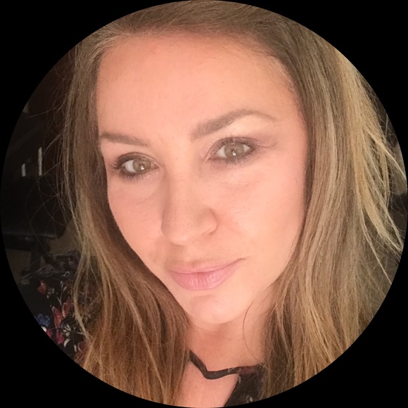 Profile Picture of Marie Lynch (@marilyncharts) on Poshmark
