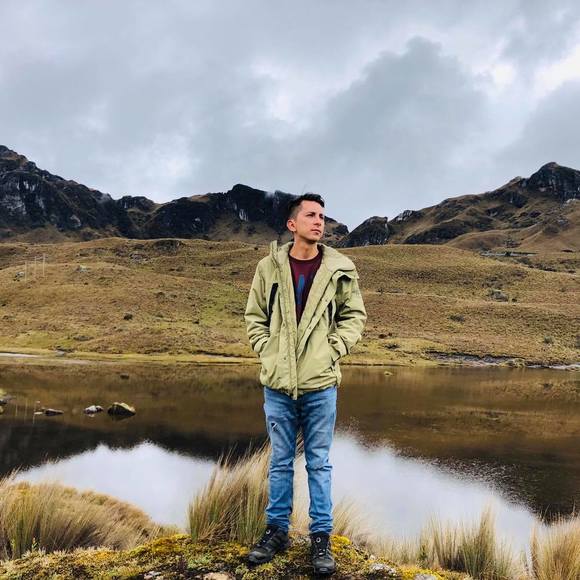 Profile Picture of Fernando Naranjo (@fernando_its9) on Poshmark