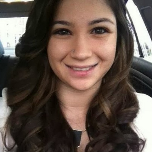 Profile Picture of Alexandra Millsap (@aliemillsap) on Poshmark