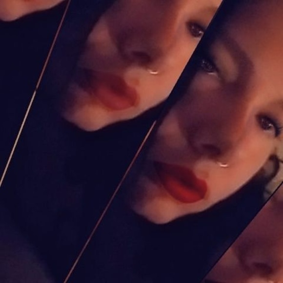 Profile Picture of Dani Graves (@danigraves) on Poshmark