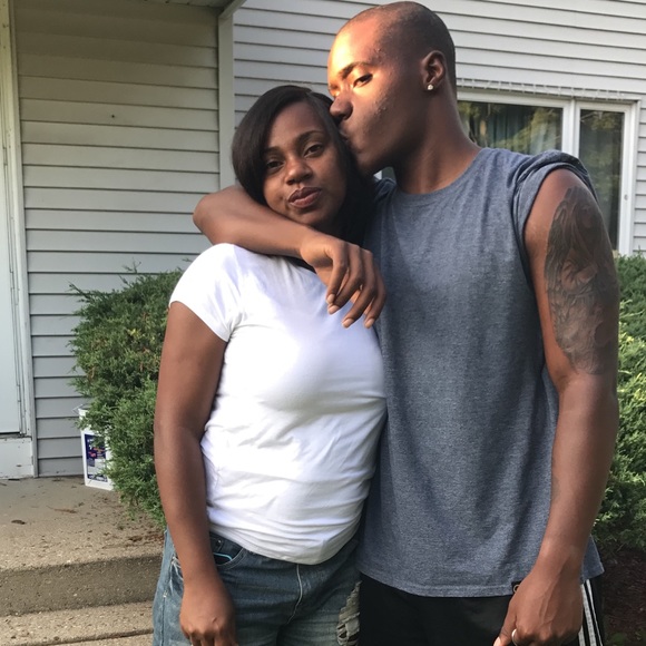 Profile Picture of Calvin Moore (@calvinmoore97) on Poshmark