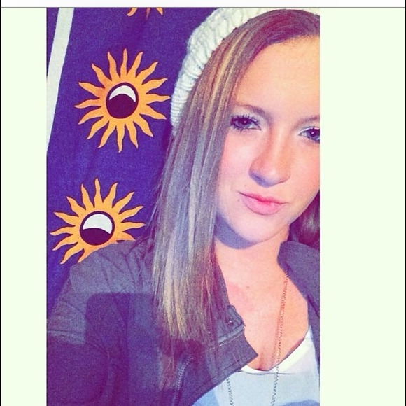 Profile Picture of Lacey Reeves (@lacey_reeves) on Poshmark