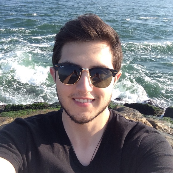 Profile Picture of Carlos Hermida (@cahm123) on Poshmark