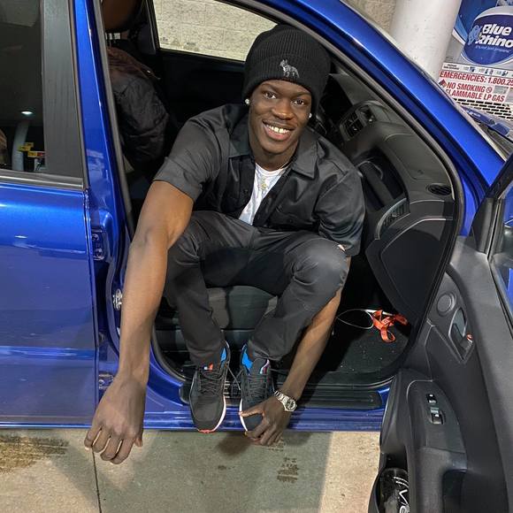 Profile Picture of Mayan Mayan (@mayanmayan) on Poshmark