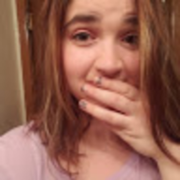 Profile Picture of Ashlee Krumnow (@ashleekrumnow) on Poshmark