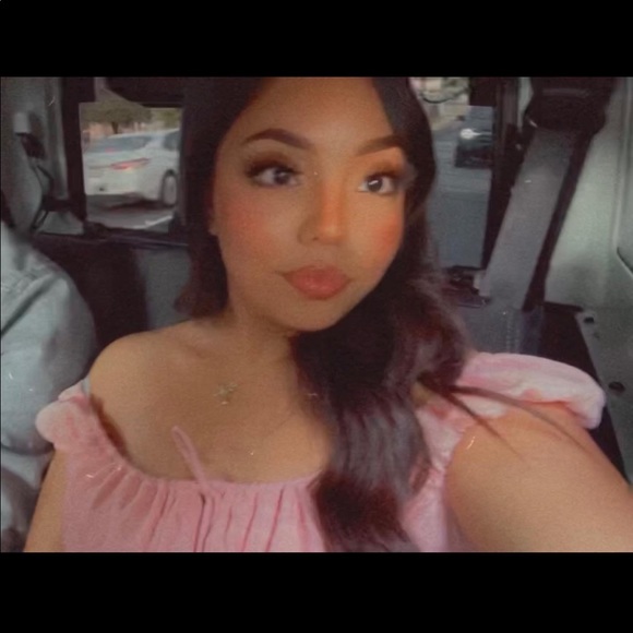 Profile Picture of Ivanna Capetillo (@imqueenliseth_) on Poshmark