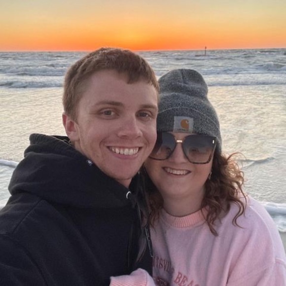Profile Picture of Allison Zwickl (@amzwickl) on Poshmark