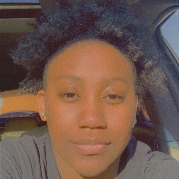 Profile Picture of Adaijah Chambers (@adaijahchambers) on Poshmark