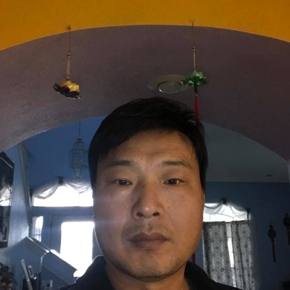 Profile Picture of David Hsieh (@david_hsieh) on Poshmark