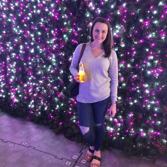 Profile Picture of Tiffany Ward (@tiffanywarduf) on Poshmark