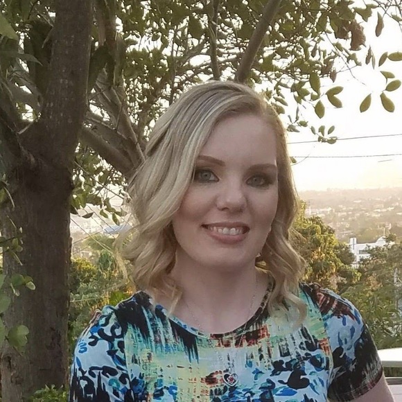 Profile Picture of Julia Magnan (@magnan87) on Poshmark