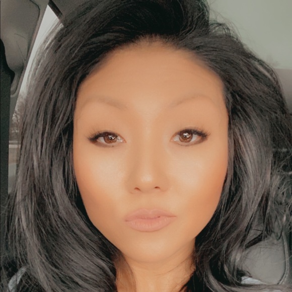 Profile Picture of Shawna Tackett (@shawnahelton) on Poshmark