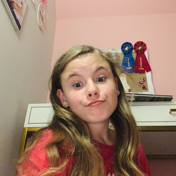 Profile Picture of Emma grace Hobbs (@emmagracehobbs) on Poshmark