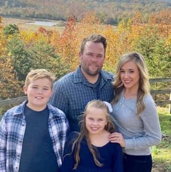 Profile Picture of Bradie Lackey (@bubbles8530) on Poshmark