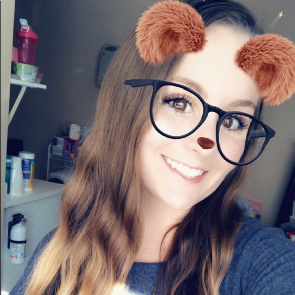 Profile Picture of Lauren Deutermann (@laurenxnicolex3) on Poshmark