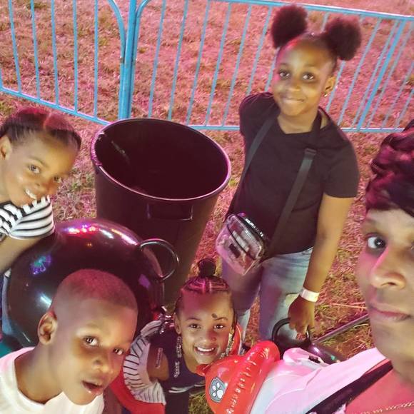 Profile Picture of MarÍsa Sitton (@tonsheasitton) on Poshmark