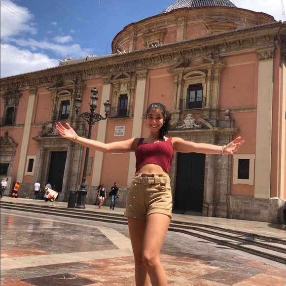 Profile Picture of Lydia Pongratz (@lydiapongratz) on Poshmark