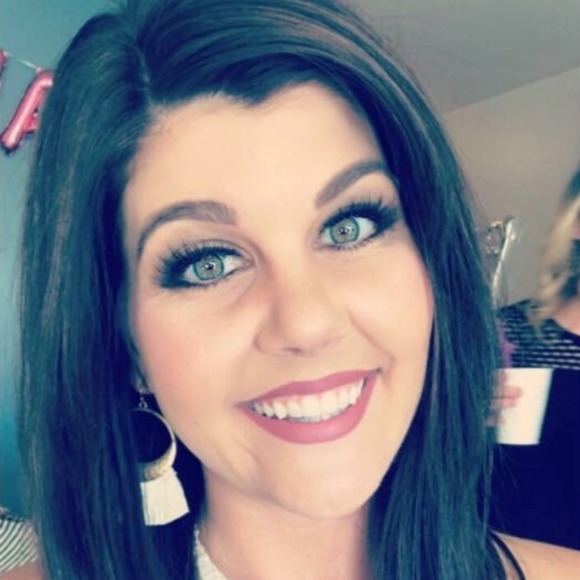 Profile Picture of Stephanie Heusman (@sheusman) on Poshmark