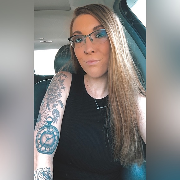 Profile Picture of Loren Plumb (@lorenplumb) on Poshmark